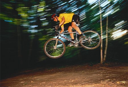 simsearch:700-00187853,k - Man Mountain Biking Foto de stock - Royalty Free Premium, Número: 600-00021691