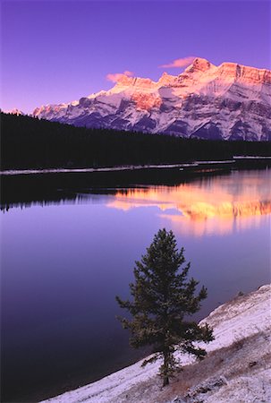 simsearch:700-00027576,k - Coucher de soleil sur deux Jack Lac Mont Rundle, Parc National Banff, Alberta, Canada Photographie de stock - Premium Libres de Droits, Code: 600-00022008