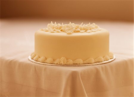 Cake on Corner of Table Stock Photo - Premium Royalty-Free, Code: 600-00057102