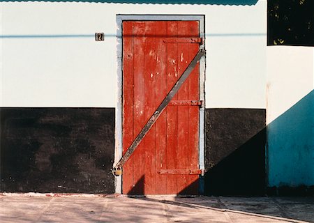 Rouge en bois porte, New Providence aux Bahamas, Caraïbes Photographie de stock - Premium Libres de Droits, Code: 600-00059826