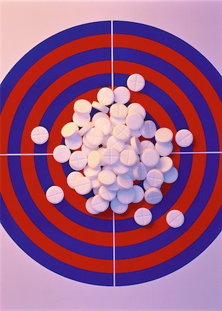 Pills on Target Stock Photo - Premium Royalty-Free, Code: 600-00050063