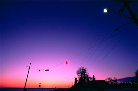 simsearch:600-00014320,k - Feu de circulation près de la maison en hiver au coucher du soleil (Alberta), Canada Photographie de stock - Premium Libres de Droits, Code: 600-00051281