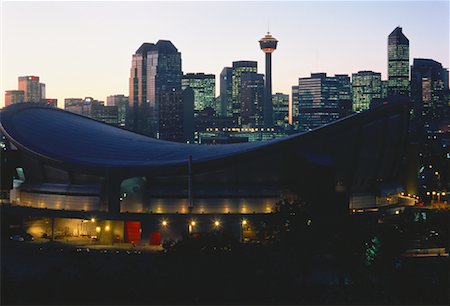 Dôme de selle et les toits de la ville au crépuscule Calgary, Alberta, Canada Photographie de stock - Premium Libres de Droits, Code: 600-00051579