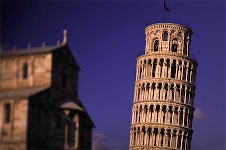 simsearch:600-00846700,k - Leaning Tower of Pisa and Building, Pisa, Italy Foto de stock - Sin royalties Premium, Código: 600-00066442