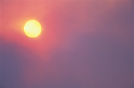 simsearch:600-00025189,k - Coucher du soleil et la fumée provenant des incendies de forêt Photographie de stock - Premium Libres de Droits, Code: 600-00063666