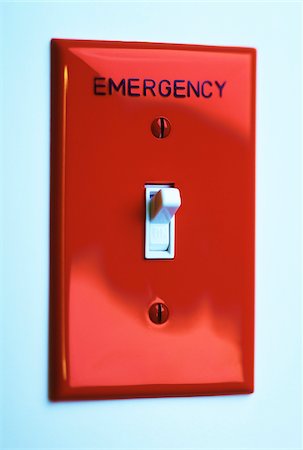 simsearch:600-00551124,k - Close-Up of Red Emergency Switch Foto de stock - Sin royalties Premium, Código: 600-00078178