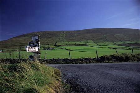 simsearch:600-00040107,k - Countryside and Signpost, Ireland Foto de stock - Sin royalties Premium, Código: 600-00071287