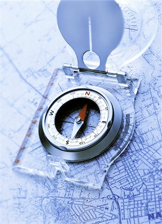 expédition (trekking) - Compass on Map Photographie de stock - Premium Libres de Droits, Code: 600-00092674