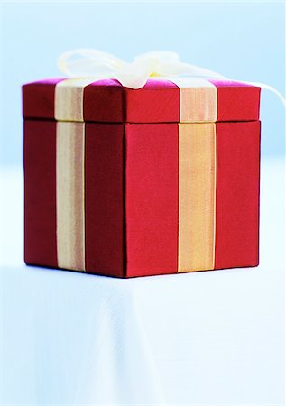 Gift Stock Photo - Premium Royalty-Free, Code: 600-00150333