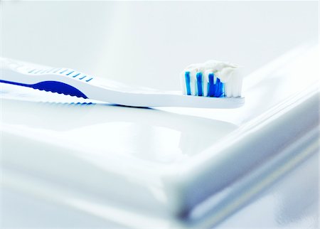 simsearch:600-00357675,k - Toothbrush Stockbilder - Premium RF Lizenzfrei, Bildnummer: 600-00165689