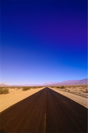simsearch:600-01792370,k - Road, Mojave Desert, California, USA Photographie de stock - Premium Libres de Droits, Code: 600-00174356