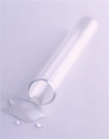 Tube à essai & Clear liquide Photographie de stock - Premium Libres de Droits, Code: 600-00175224