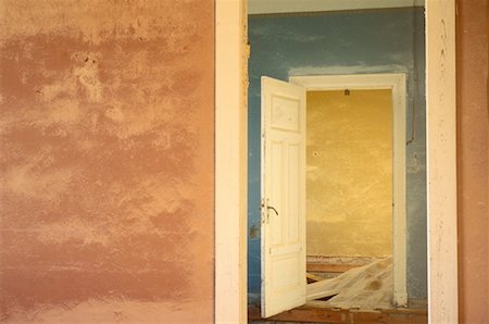 simsearch:841-07081758,k - Intérieur du bâtiment abandonné, la ville fantôme de Kolmanskop, Namibie Photographie de stock - Premium Libres de Droits, Code: 600-00175844