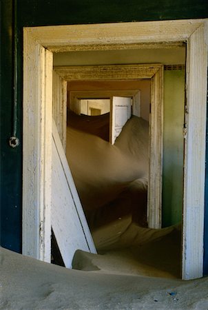 simsearch:700-00328391,k - Intérieur du bâtiment abandonné, la ville fantôme de Kolmanskop, Namibie Photographie de stock - Premium Libres de Droits, Code: 600-00175845