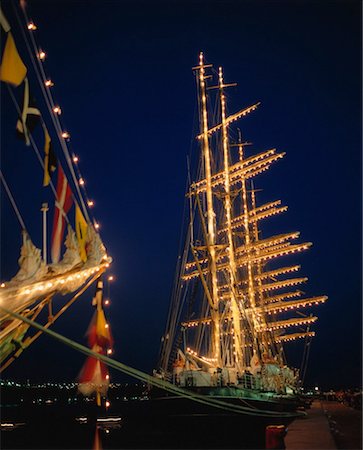 simsearch:600-00174111,k - Tall Ships at Night, Quebec City, Quebec, Canada Fotografie stock - Premium Royalty-Free, Codice: 600-00175982
