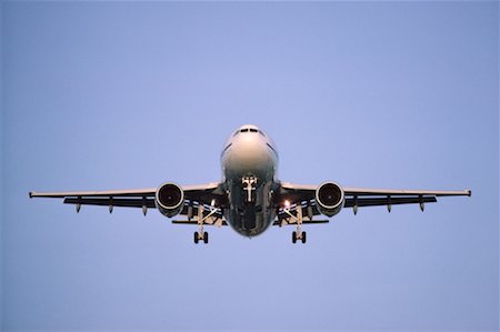 Plane Landing Foto de stock - Sin royalties Premium, Código: 600-00172571