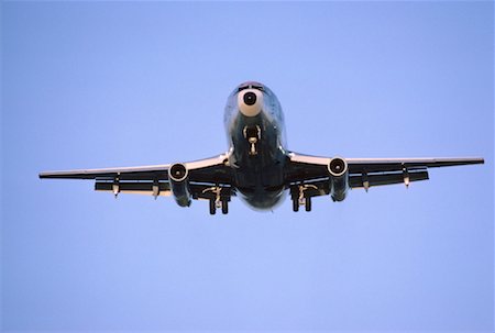 Plane Landing Foto de stock - Sin royalties Premium, Código: 600-00172573