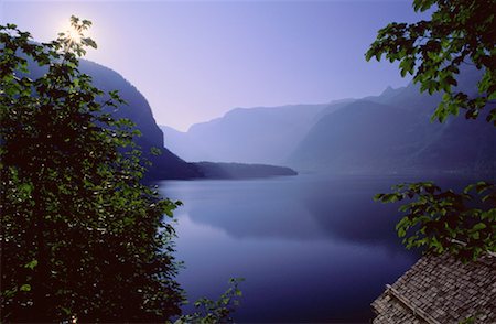 Lake Hallstatt, Austria Foto de stock - Sin royalties Premium, Código: 600-00172697