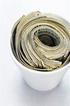 Money in Paper Cup Foto de stock - Royalty Free Premium, Número: 600-00681114