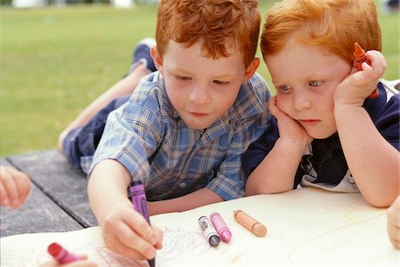 simsearch:614-07145702,k - Children Drawing Outdoors Stock Photo - Premium Royalty-Free, Code: 600-00795561