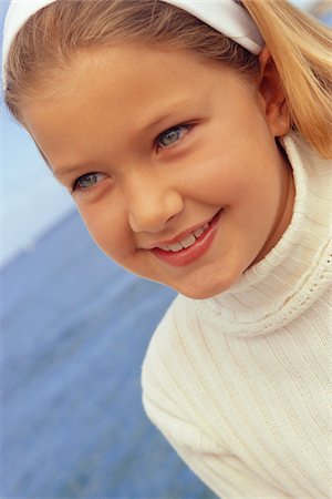 Portrait of Girl by Water Foto de stock - Sin royalties Premium, Código: 600-00795574