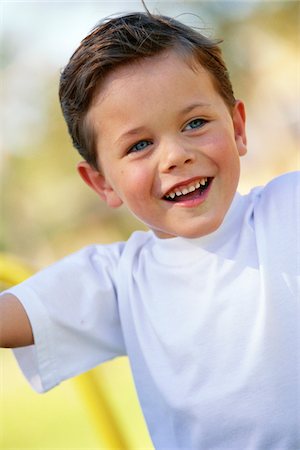 simsearch:695-03385376,k - Portrait of Boy Stockbilder - Premium RF Lizenzfrei, Bildnummer: 600-00795577