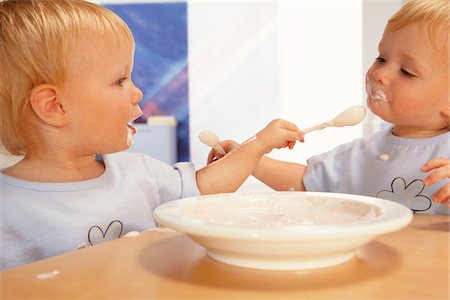 spoon feeding - Toddlers Feeding Each Other Stock Photo - Premium Royalty-Free, Code: 600-00795648