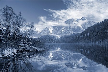 Fuessen Reflected in Lake Schwansee, Bavaria, Germany Stock Photo - Premium Royalty-Free, Code: 600-00796018