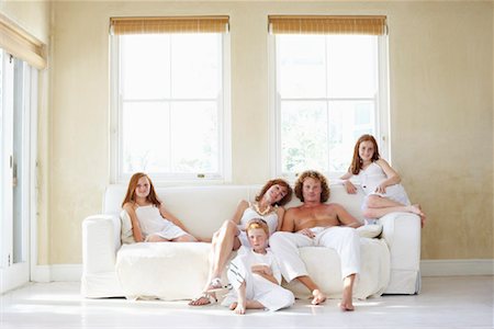 simsearch:6102-08746177,k - Portrait of Family In Living Room Stock Photo - Premium Royalty-Free, Code: 600-00796415