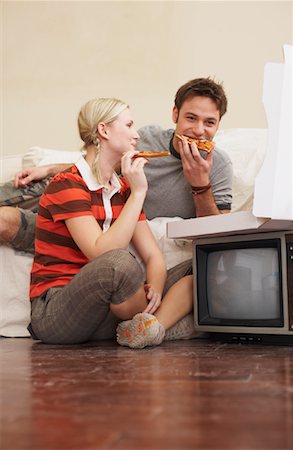 pizza tv - Couple Eating Pizza Stock Photo - Premium Royalty-Free, Code: 600-00824297