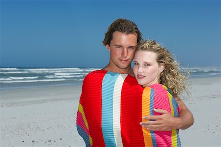 simsearch:600-00065353,k - Jeune Couple sur la plage Photographie de stock - Premium Libres de Droits, Code: 600-00824628