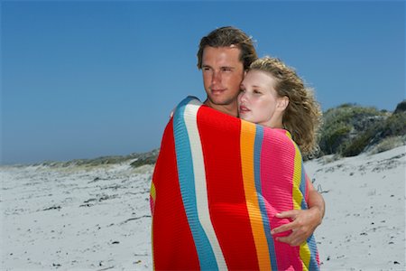simsearch:600-00910372,k - Jeune Couple sur la plage Photographie de stock - Premium Libres de Droits, Code: 600-00824629