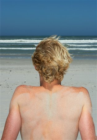 simsearch:600-00846465,k - Jeune homme sur la plage Photographie de stock - Premium Libres de Droits, Code: 600-00824647