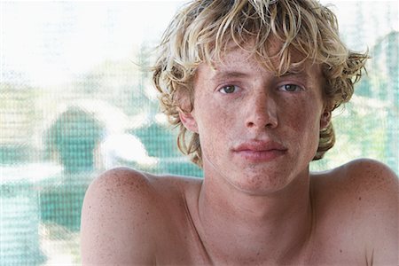 freckled shoulders images - Portrait de jeune homme Photographie de stock - Premium Libres de Droits, Code: 600-00824674