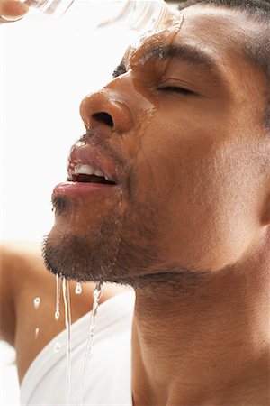 satisfied (thirst) - Man Pouring Water on Face Foto de stock - Sin royalties Premium, Código: 600-00823165