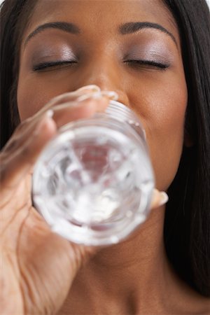 simsearch:600-00845951,k - Woman Drinking Bottled Water Foto de stock - Sin royalties Premium, Código: 600-00823896