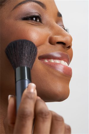 simsearch:600-01260392,k - Woman Applying Make-Up Foto de stock - Sin royalties Premium, Código: 600-00823900