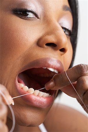 Woman Flossing Teeth Foto de stock - Sin royalties Premium, Código: 600-00823914