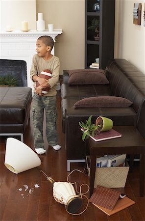 errar o alvo - Boy Standing Near Broken Lamp with Football Foto de stock - Royalty Free Premium, Número: 600-00845863