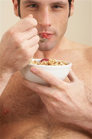 simsearch:600-00845951,k - Man Eating Cereal Foto de stock - Sin royalties Premium, Código: 600-00845946