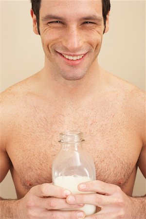 simsearch:600-00845951,k - Man Holding Bottle of Milk Foto de stock - Sin royalties Premium, Código: 600-00845955