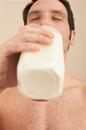 simsearch:600-00845951,k - Man Drinking Milk Foto de stock - Sin royalties Premium, Código: 600-00845950