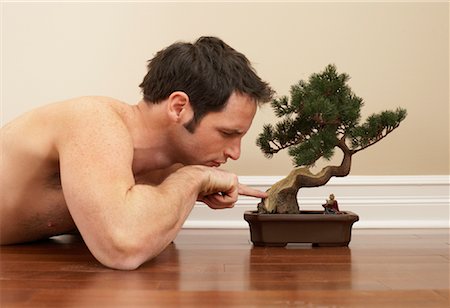 simsearch:600-00845951,k - Man with Bonsai Tree Foto de stock - Sin royalties Premium, Código: 600-00845976