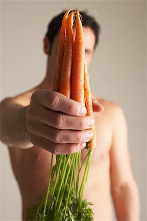 simsearch:600-00845951,k - Man Holding Carrots Foto de stock - Sin royalties Premium, Código: 600-00845995