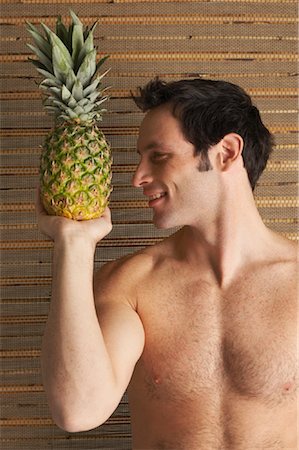 simsearch:600-00845951,k - Man Holding Pineapple Foto de stock - Sin royalties Premium, Código: 600-00845990