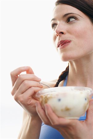 Woman Eating Yogurt and Granola Foto de stock - Sin royalties Premium, Código: 600-00846411