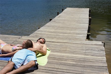 simsearch:400-05089381,k - Couple Relaxing on Dock Foto de stock - Sin royalties Premium, Código: 600-00846439