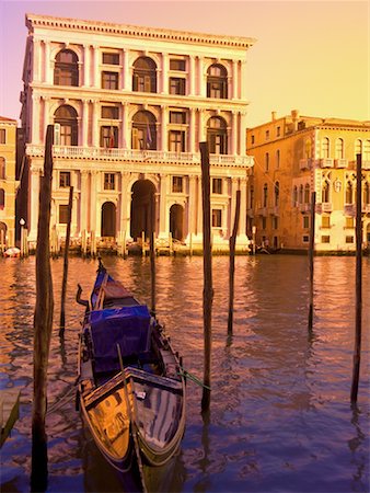 docked gondola buildings - Gondola, Canale Grande, Venice, Italy Stock Photo - Premium Royalty-Free, Code: 600-00848044