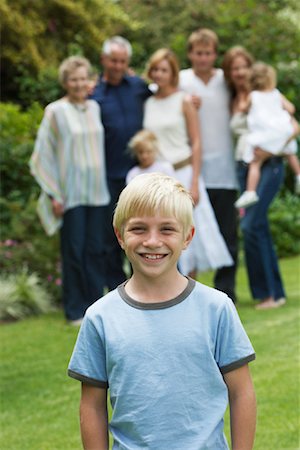 simsearch:600-00954230,k - Portrait de garçon avec la famille Photographie de stock - Premium Libres de Droits, Code: 600-00866583