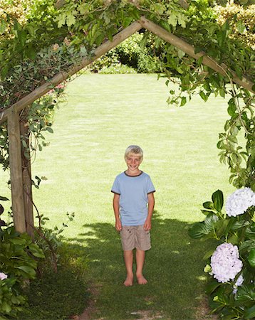 Portrait of Boy Standing Under Arbor Fotografie stock - Premium Royalty-Free, Codice: 600-00866600